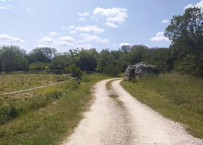 Les Trois Caselles *