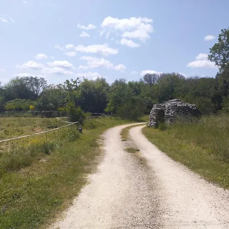 Les Trois Caselles *